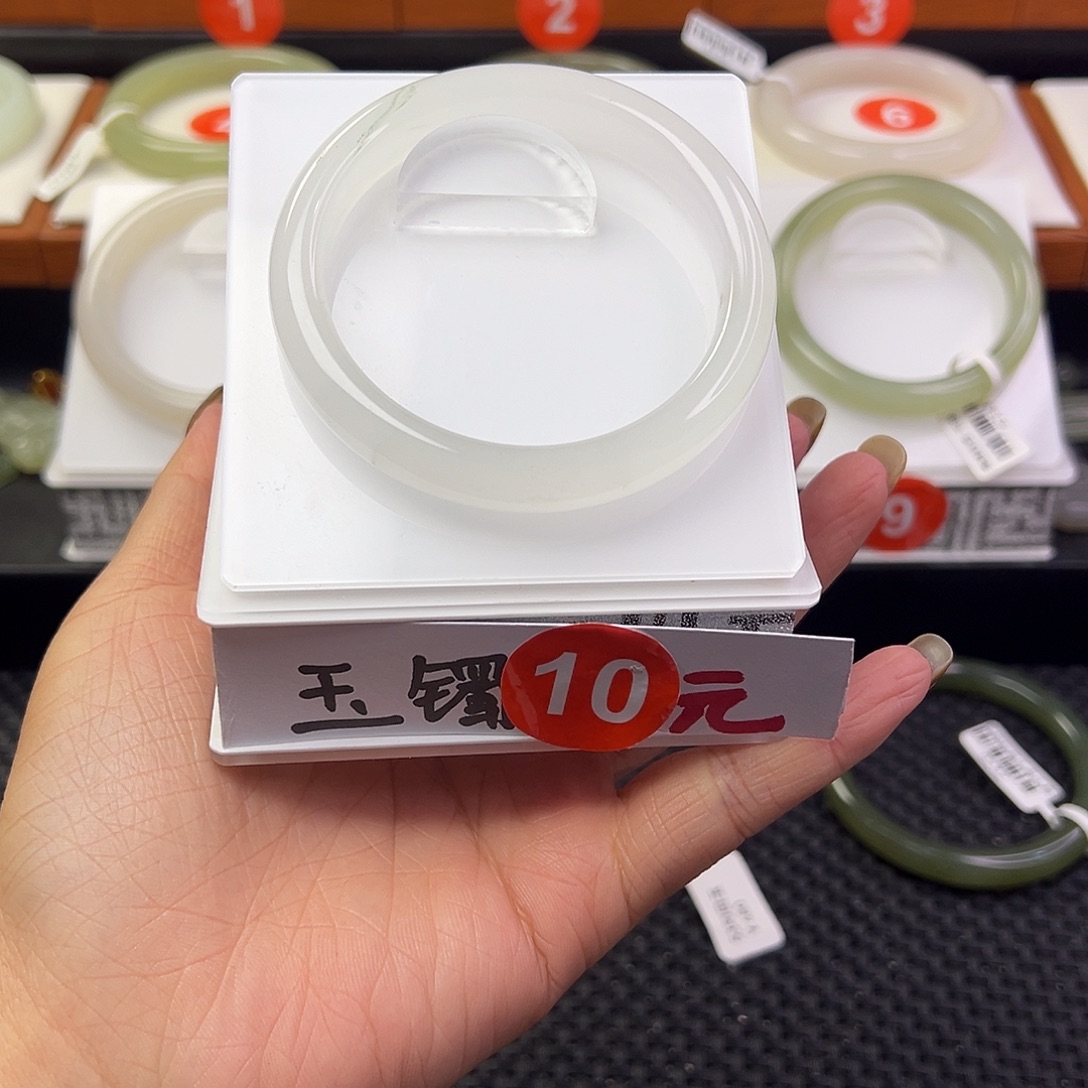 透闪石质玉未镶嵌手镯