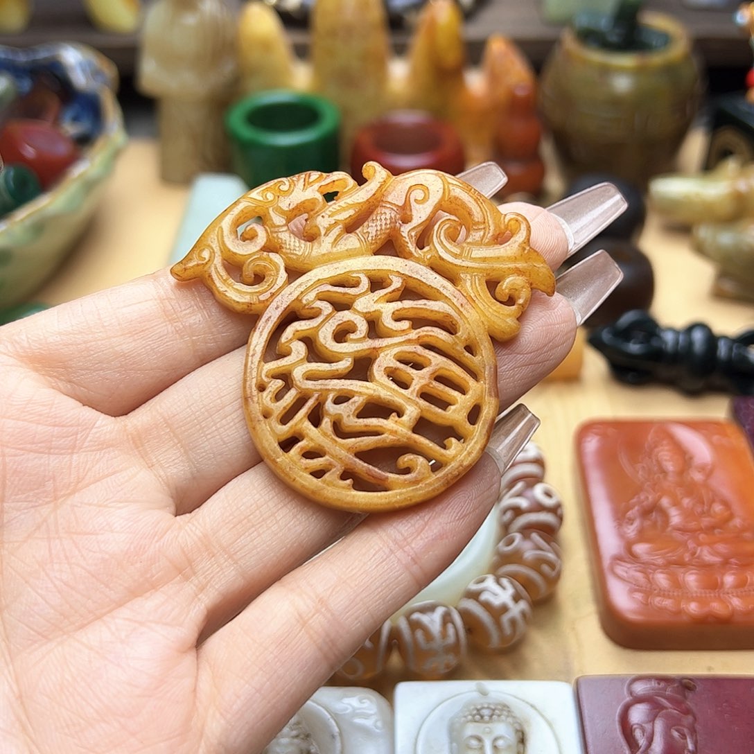 蛇纹石玉未镶嵌颈饰