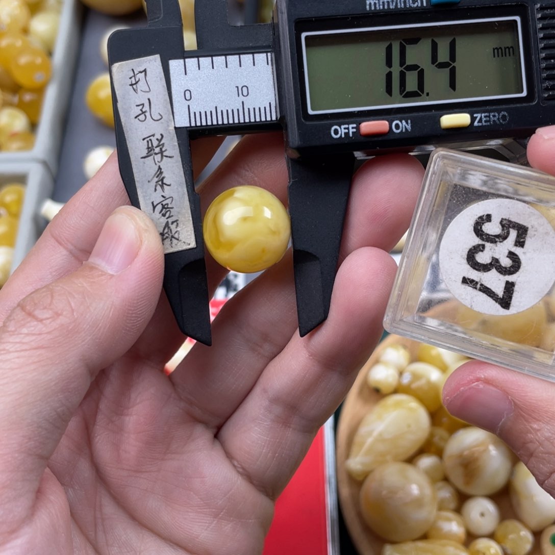 蜜蜡珠宝奇石未镶嵌