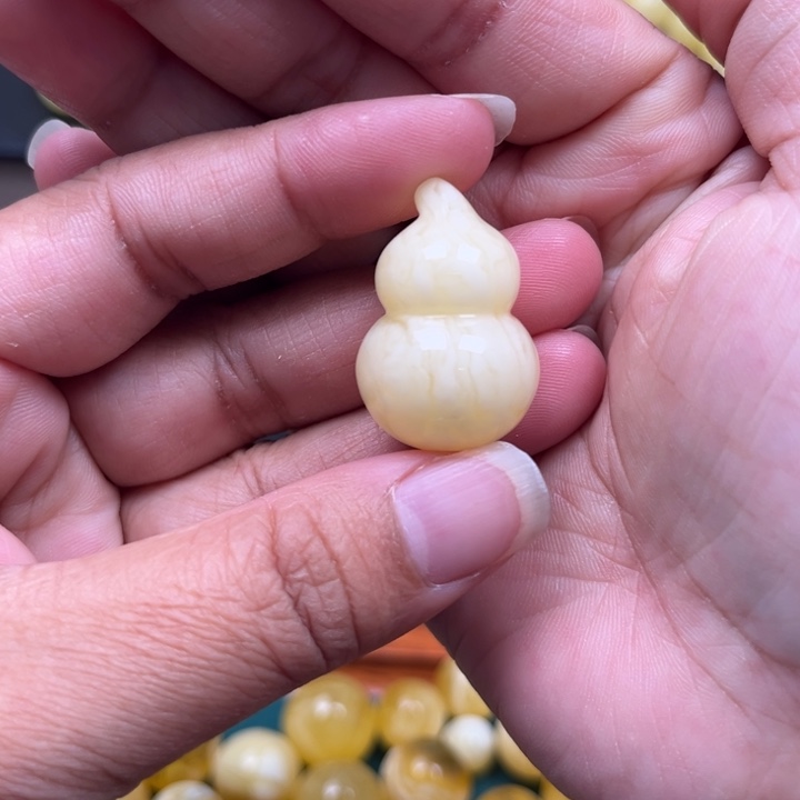 琥珀未镶嵌珠宝奇石M251号白蜡妖花