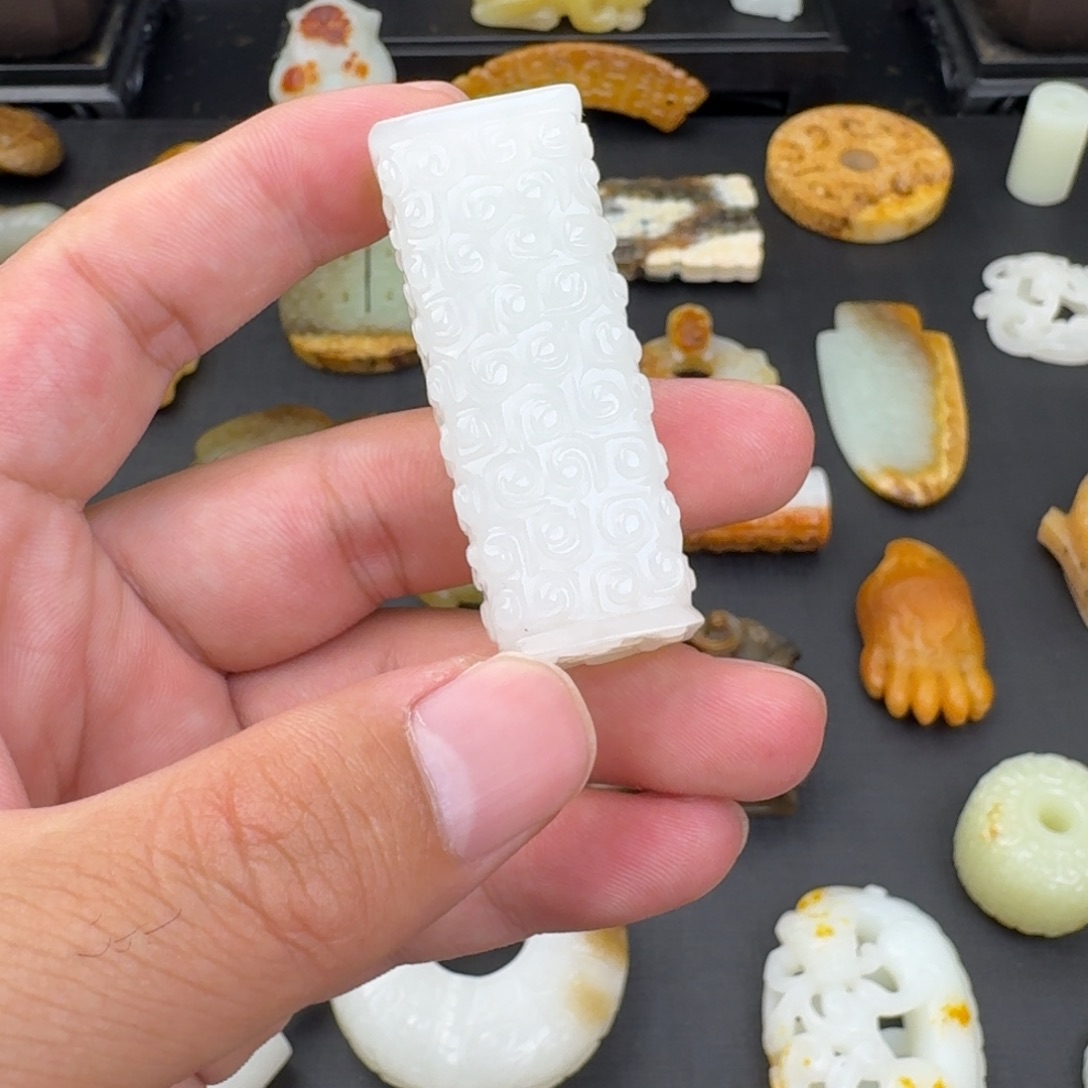 秦***月和田玉（糖玉）未镶嵌颈饰