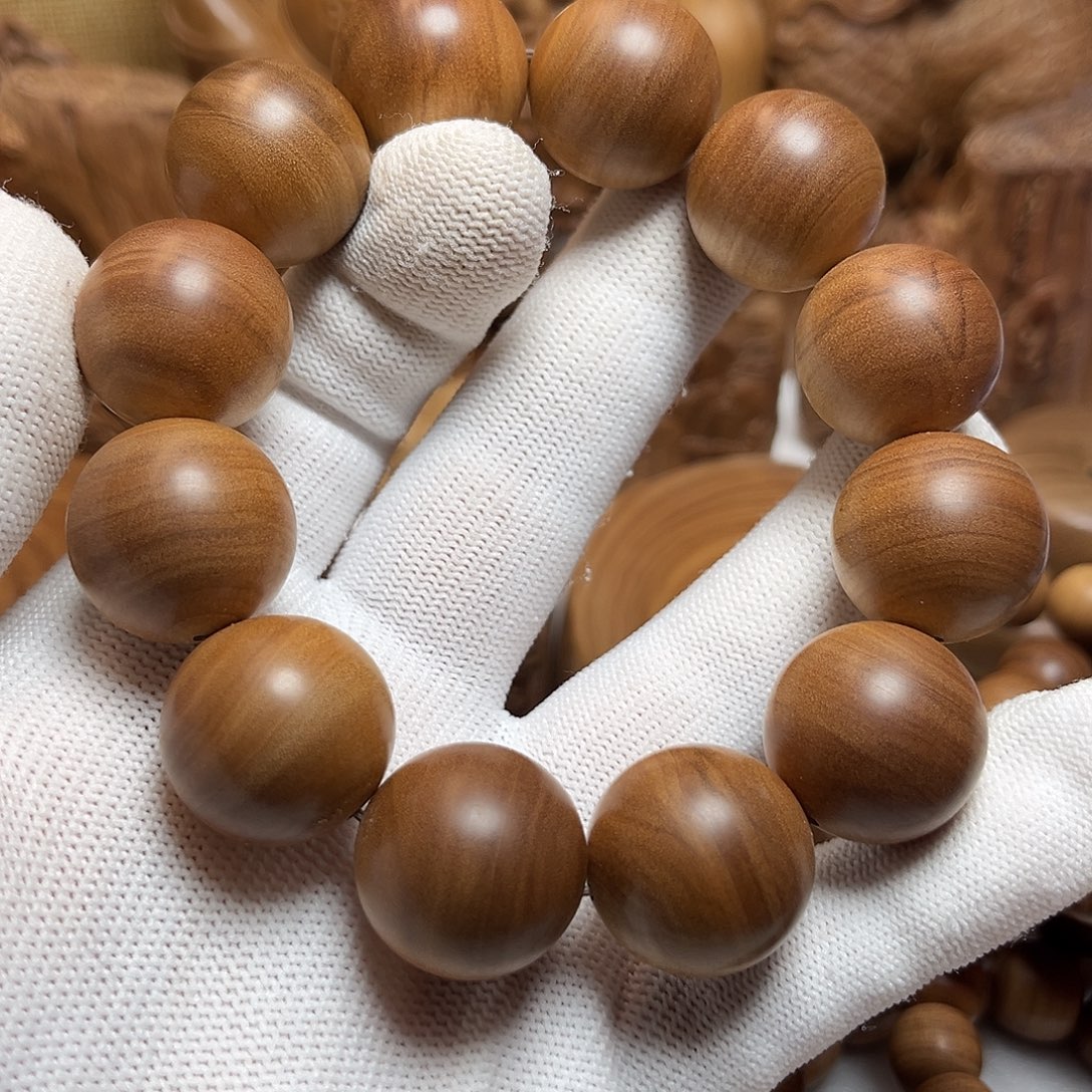 卧***想檀香木老料老山檀20