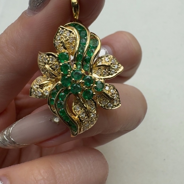 祖母绿颈饰未镶嵌