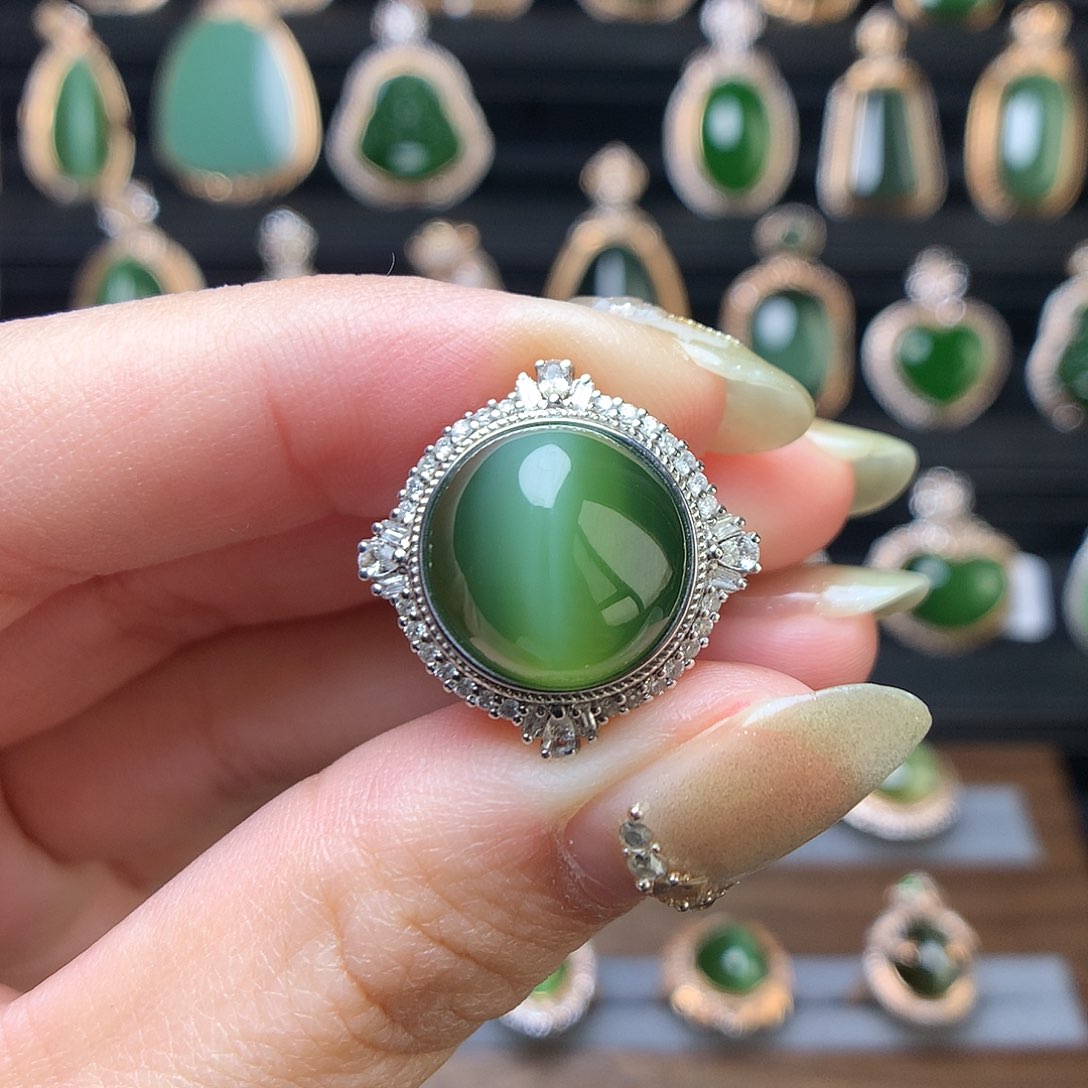 和田玉首饰18K金镶嵌