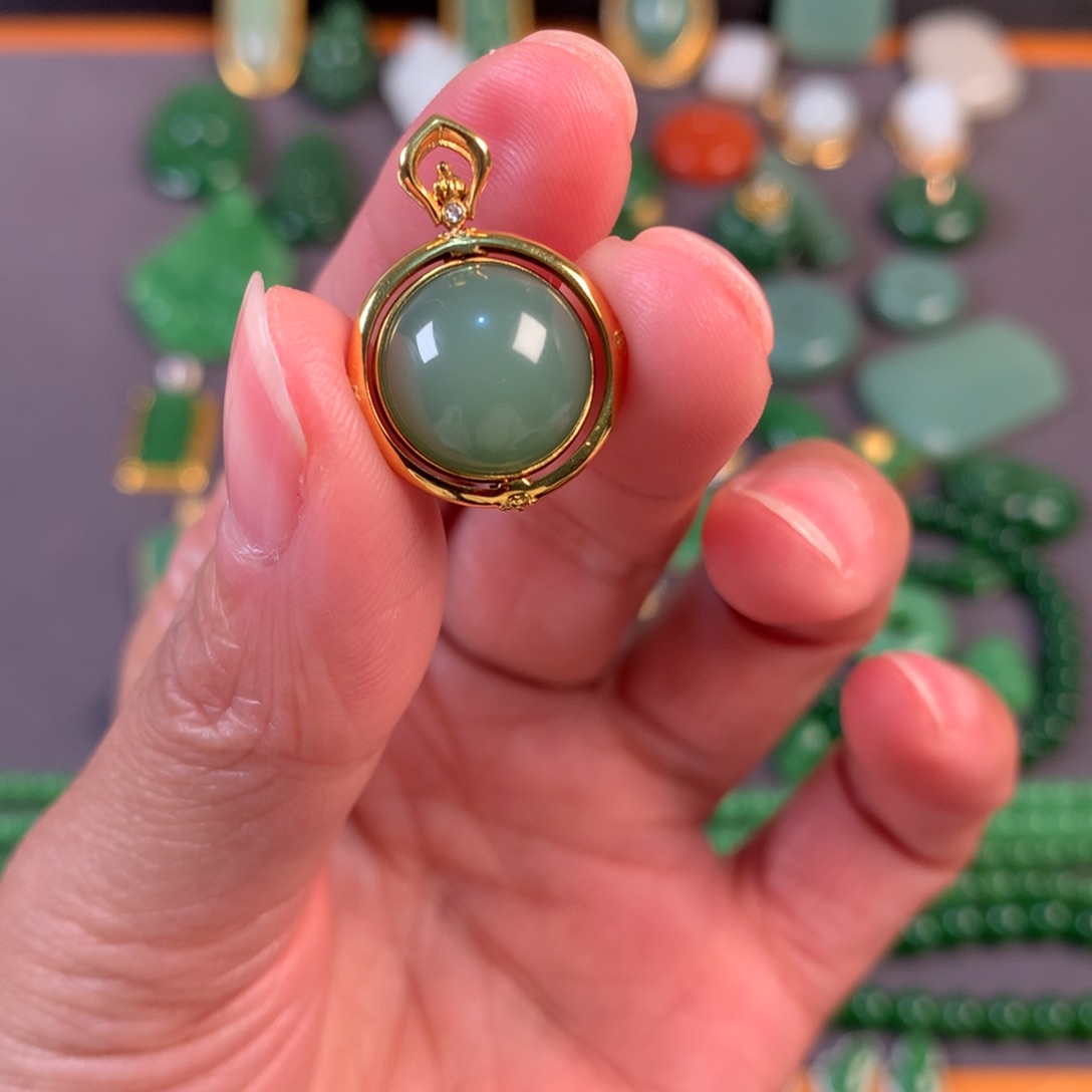 和田玉颈饰18K金镶嵌