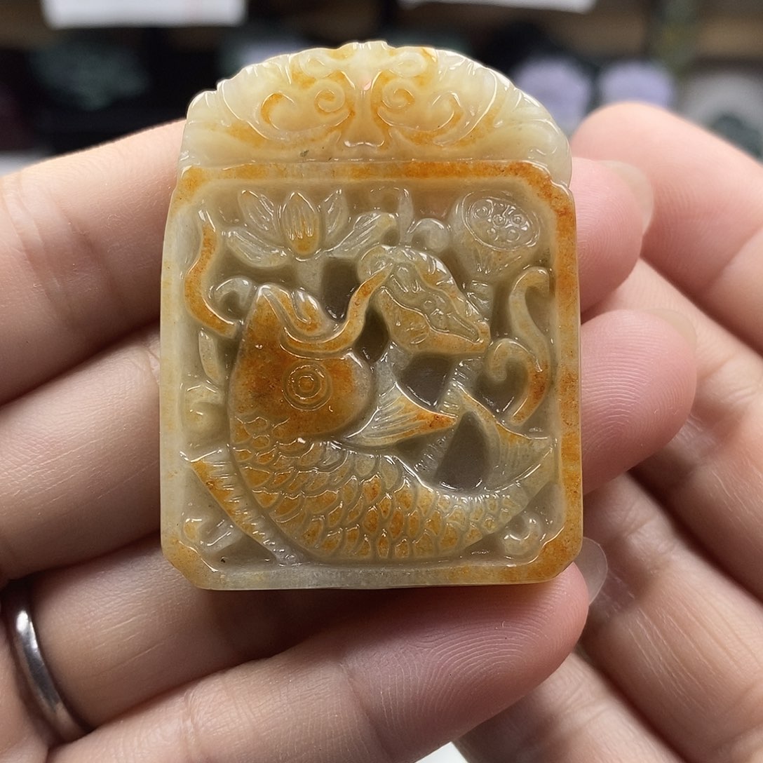 颈饰未镶嵌翡翠牌子