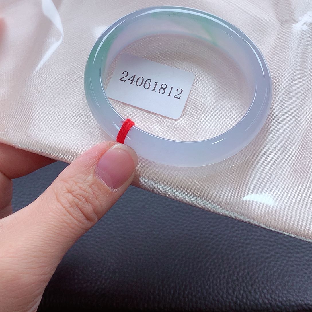 翡翠手镯（贵妃镯）未镶嵌