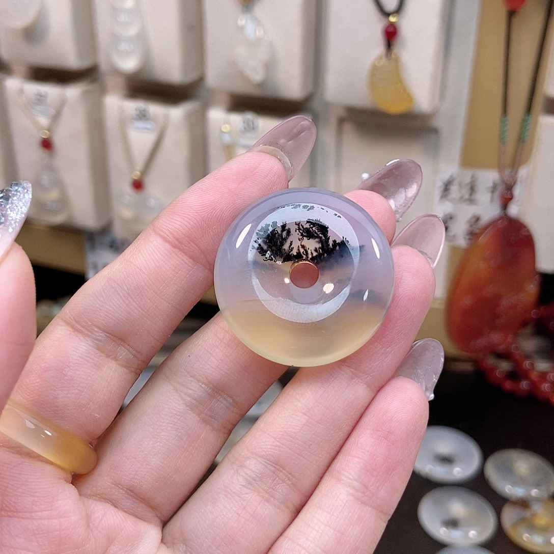 楚***y玛瑙/玉髓未镶嵌颈饰