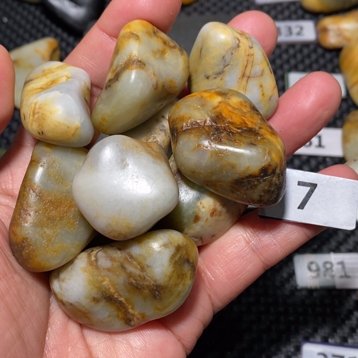 玄***真和田玉未镶嵌挂件