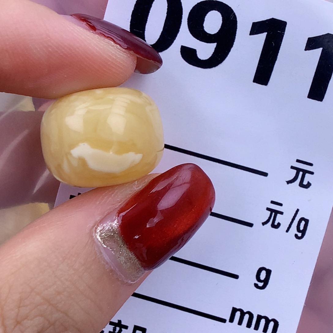 琥珀未镶嵌珠宝奇石16.6 13.1孔道磨损