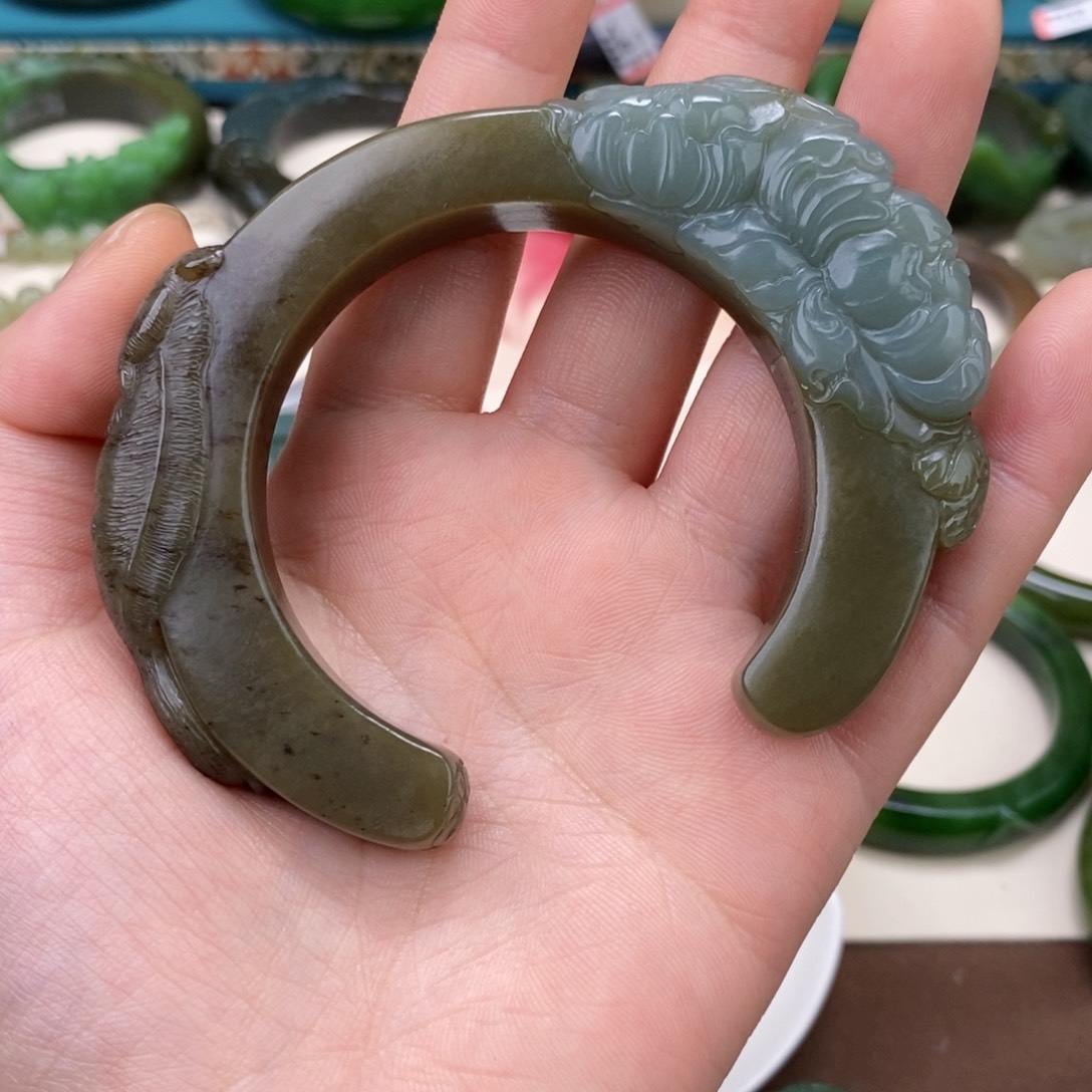 和田玉手镯未镶嵌