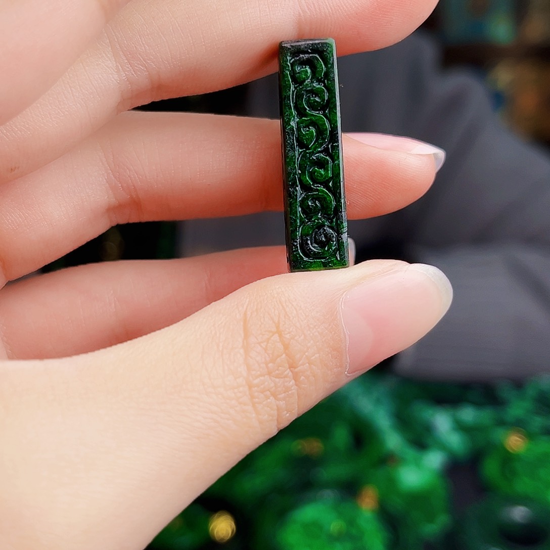 颈饰未镶嵌翡翠多样性