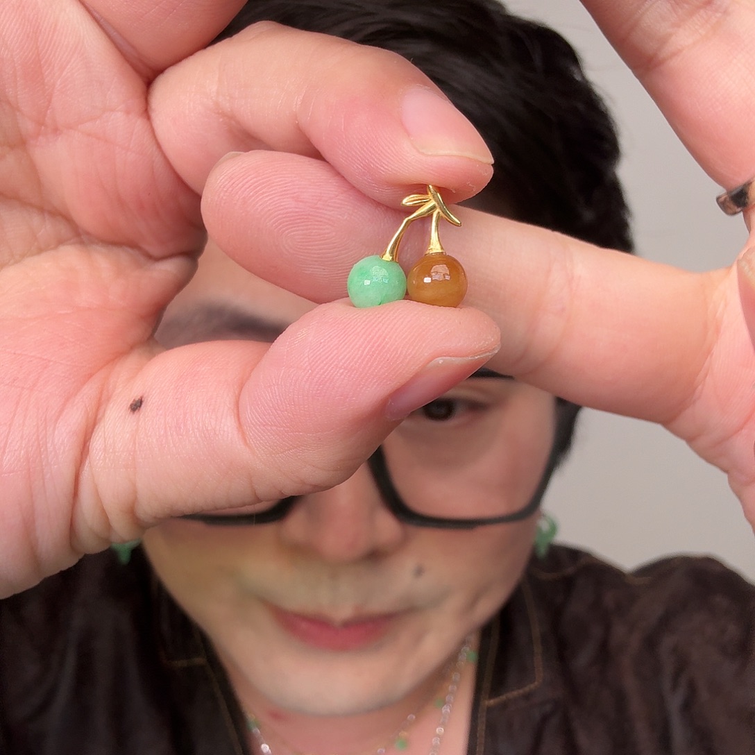 翡翠18K金镶嵌颈饰一件