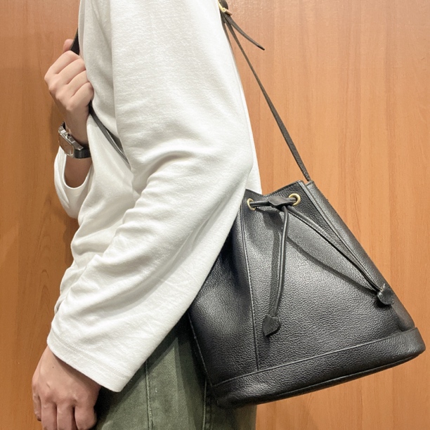 95新 YSL/圣罗兰 【涛】24JB03 黑色抽绳水桶单肩包