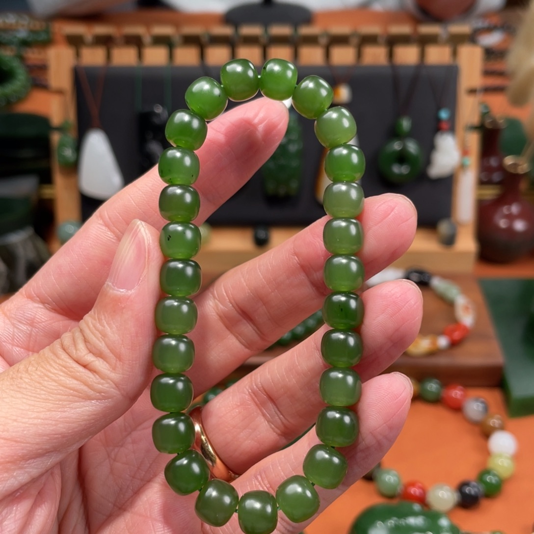 行***处和田玉未镶嵌手链