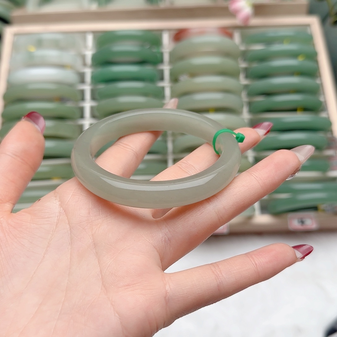 石英质玉手镯未镶嵌58口径