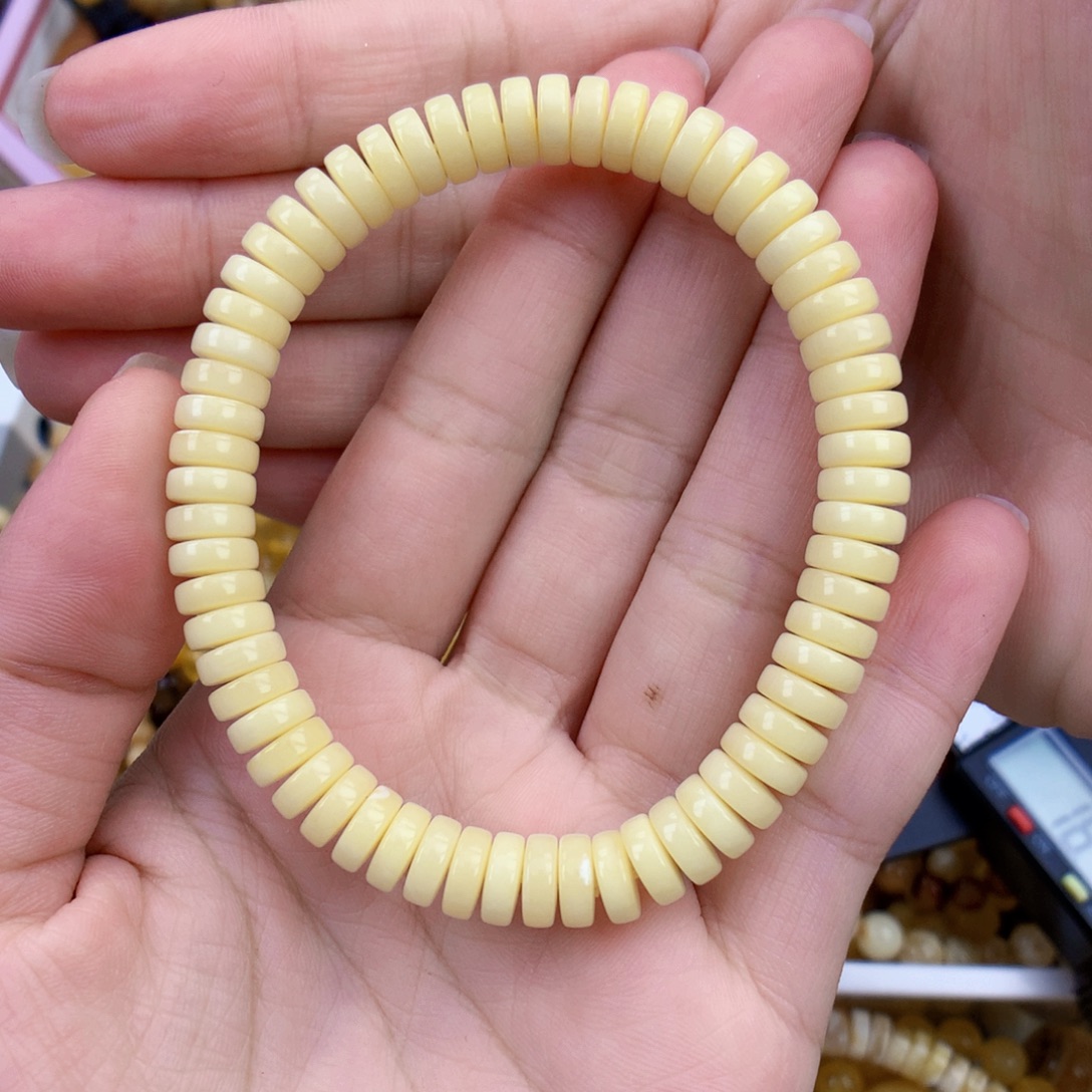 未镶嵌琥珀裸石7.6
