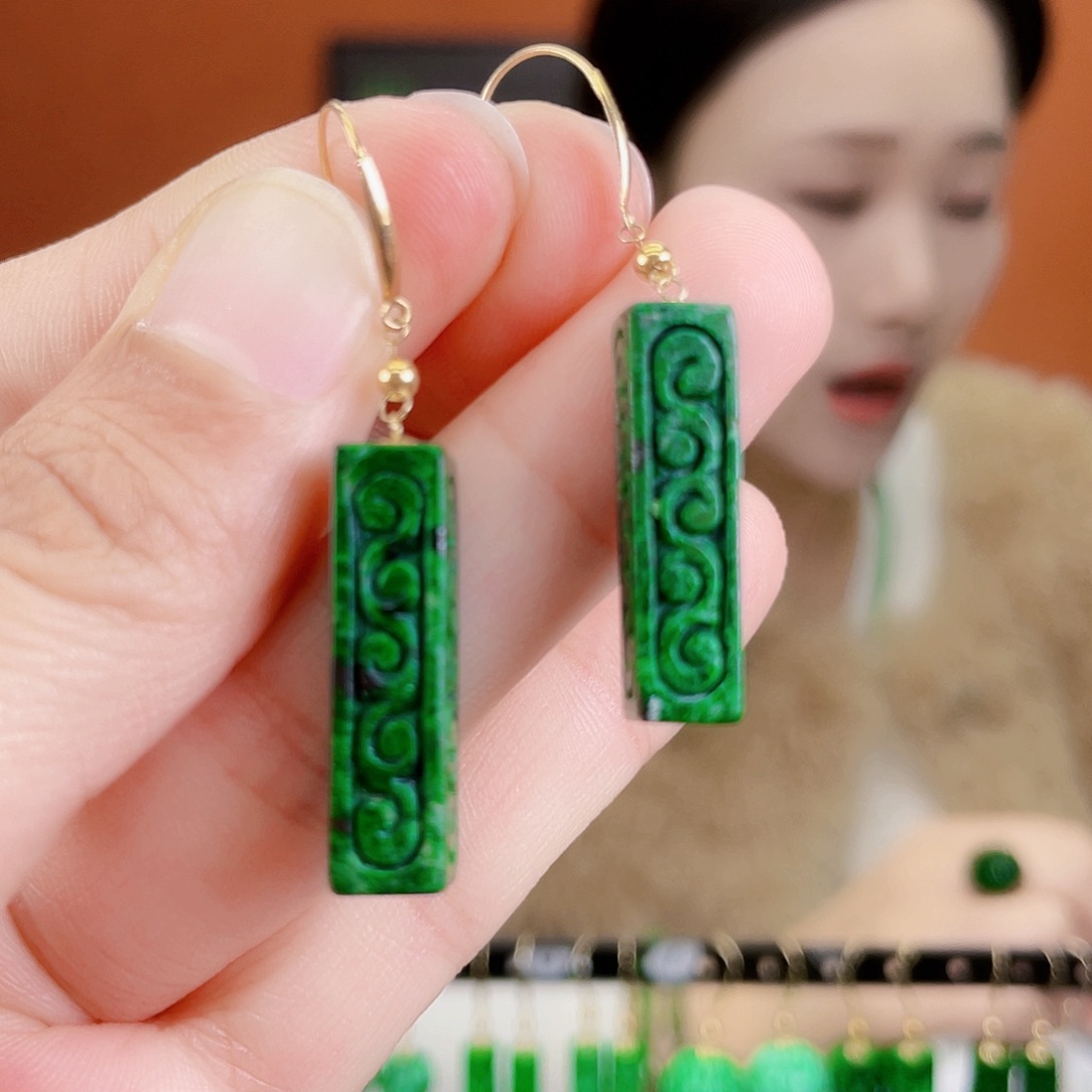 翡翠18K金镶嵌耳饰