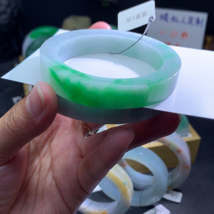 定制翡翠未镶嵌翡翠手镯