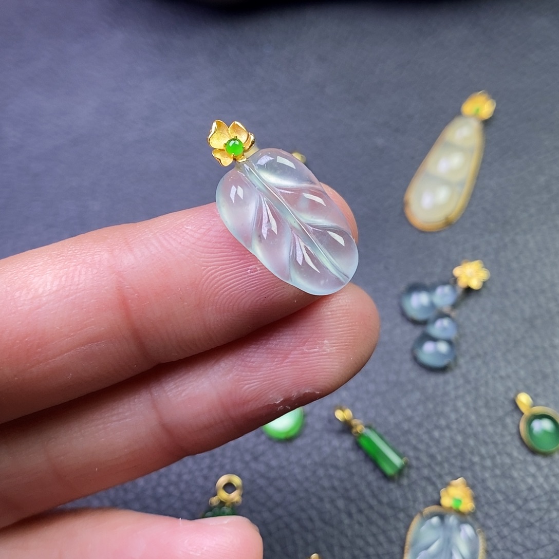 吊坠(不含链)18K金镶嵌翡翠