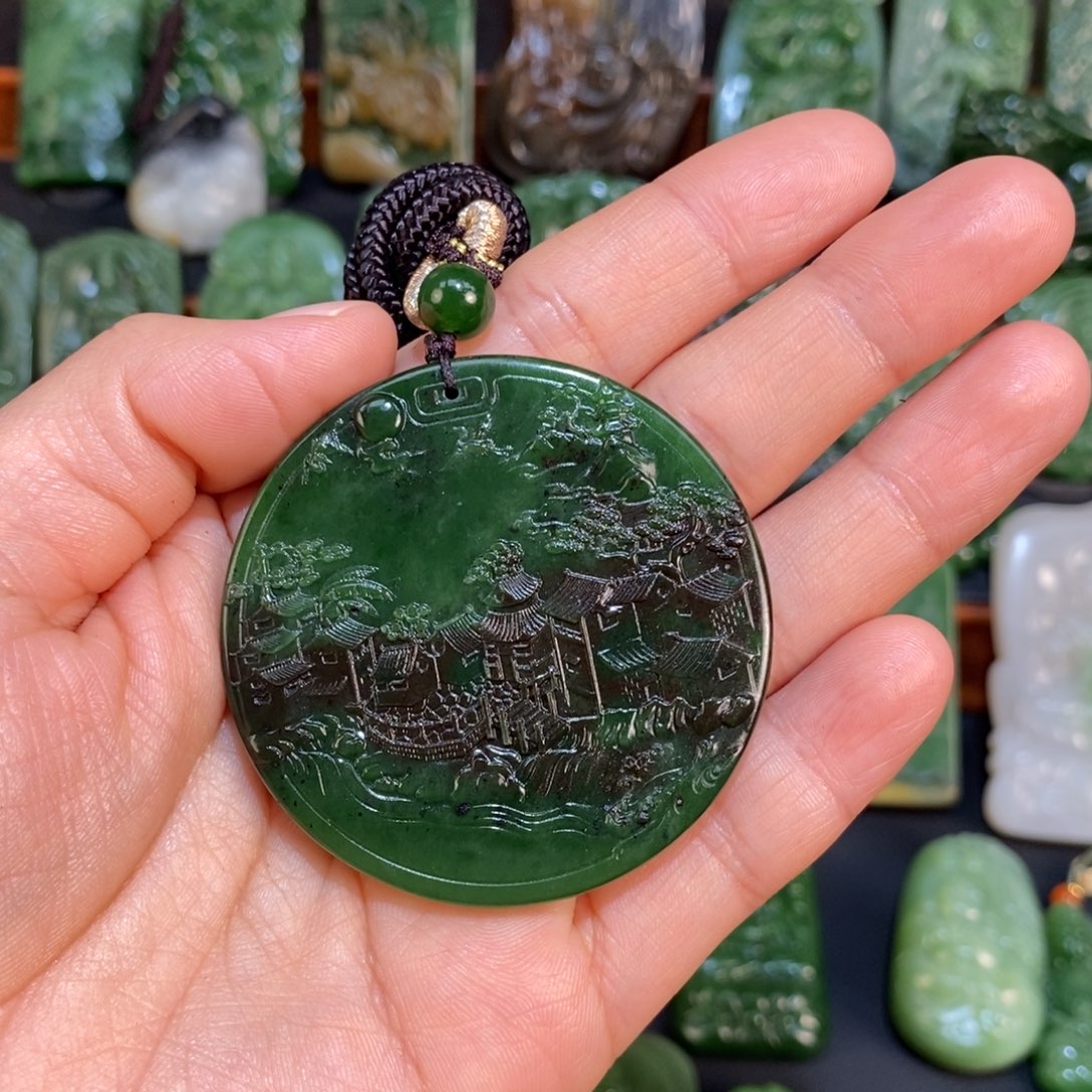 和田玉颈饰未镶嵌轻****?