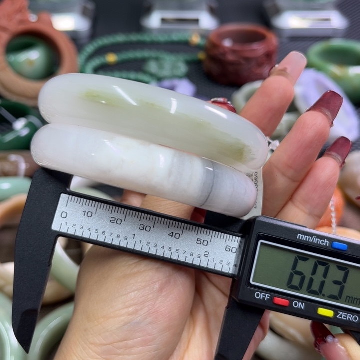 石英质玉手镯未镶嵌