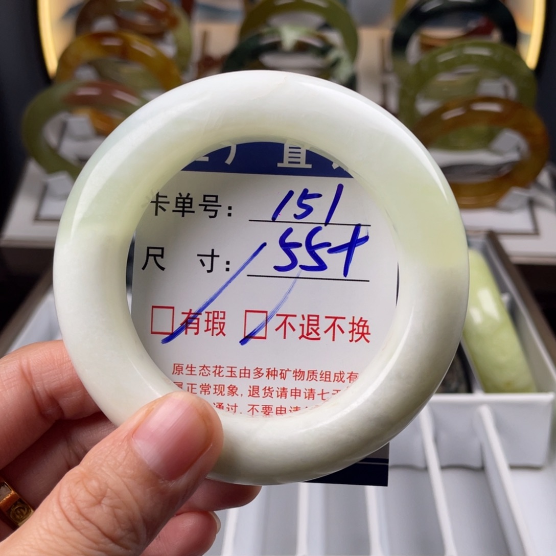 蛇纹石玉未镶嵌手镯
