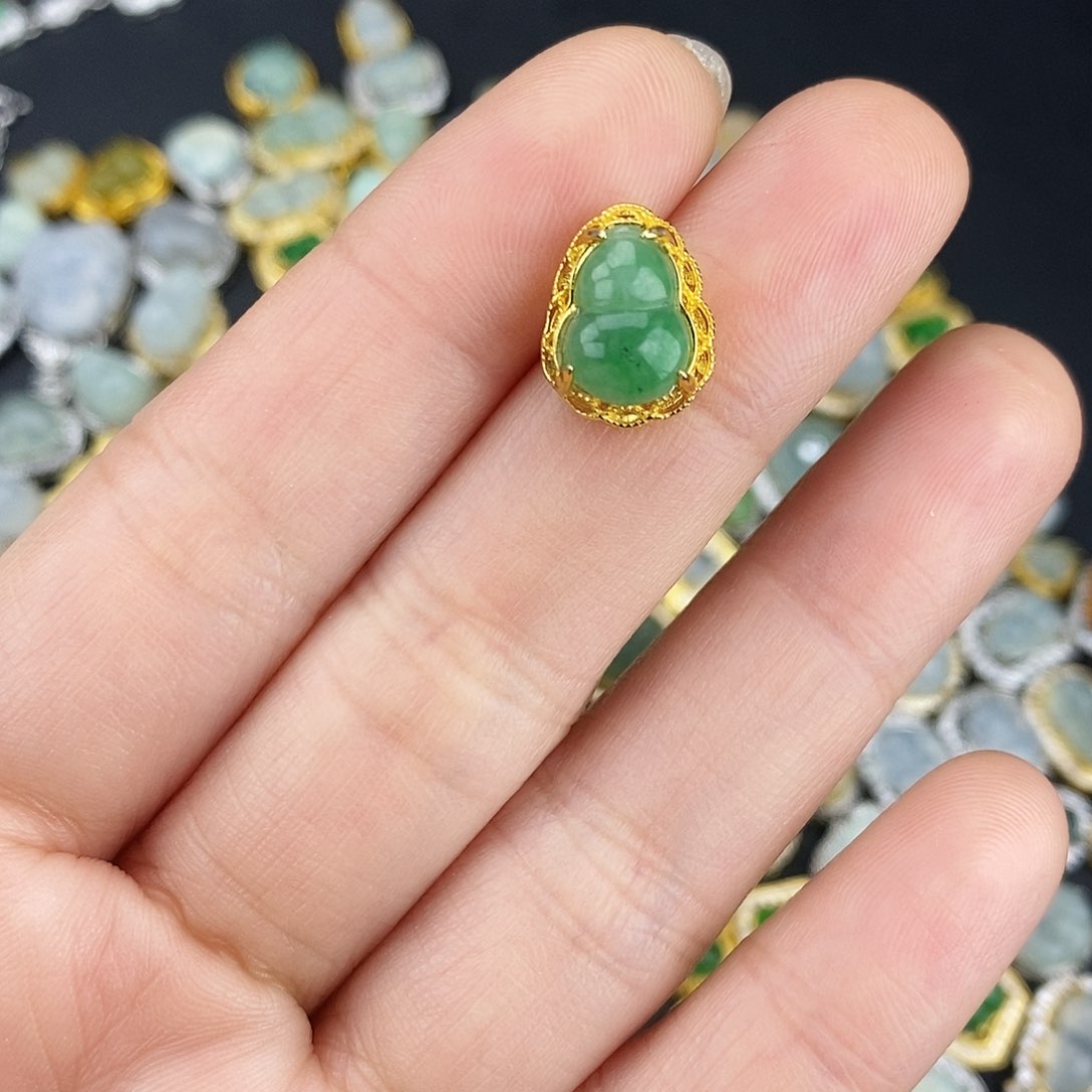 翡翠银S925镶嵌颈饰葫芦