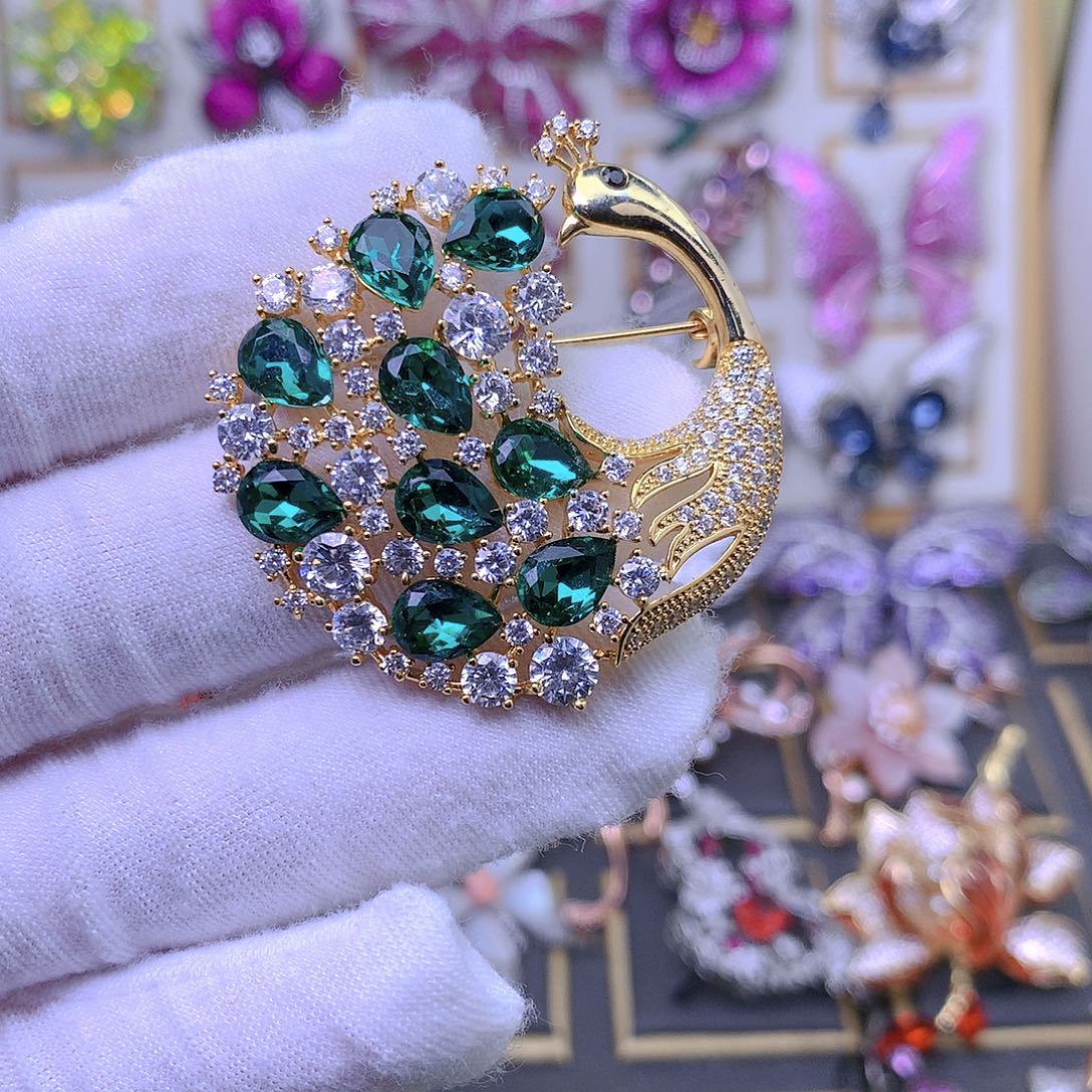 合成立方氧化锆铜胸针胸花