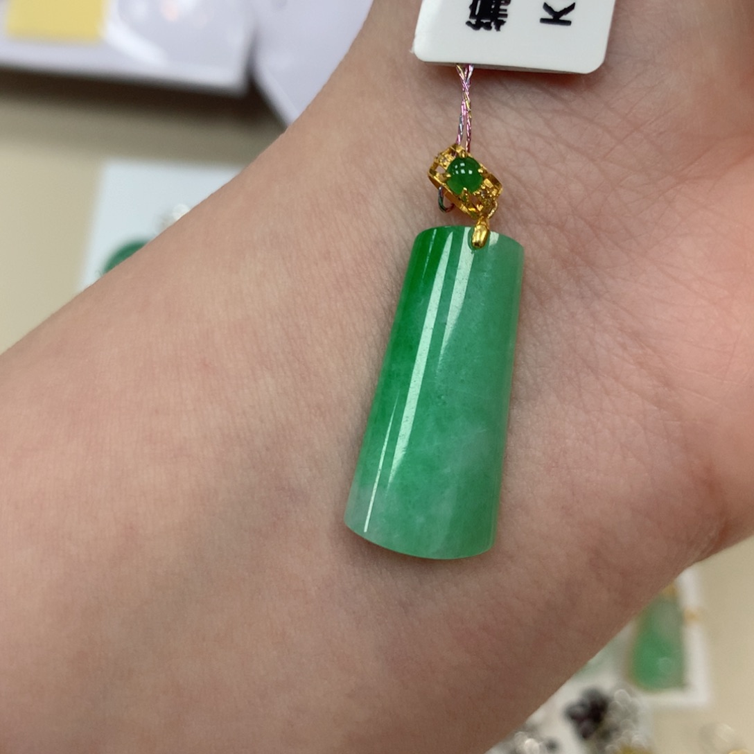 翡翠颈饰18K金镶嵌无事柱