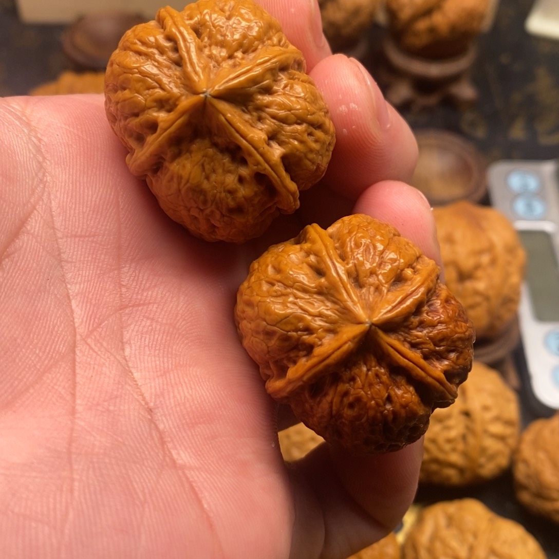 桃核把件云铁四棱