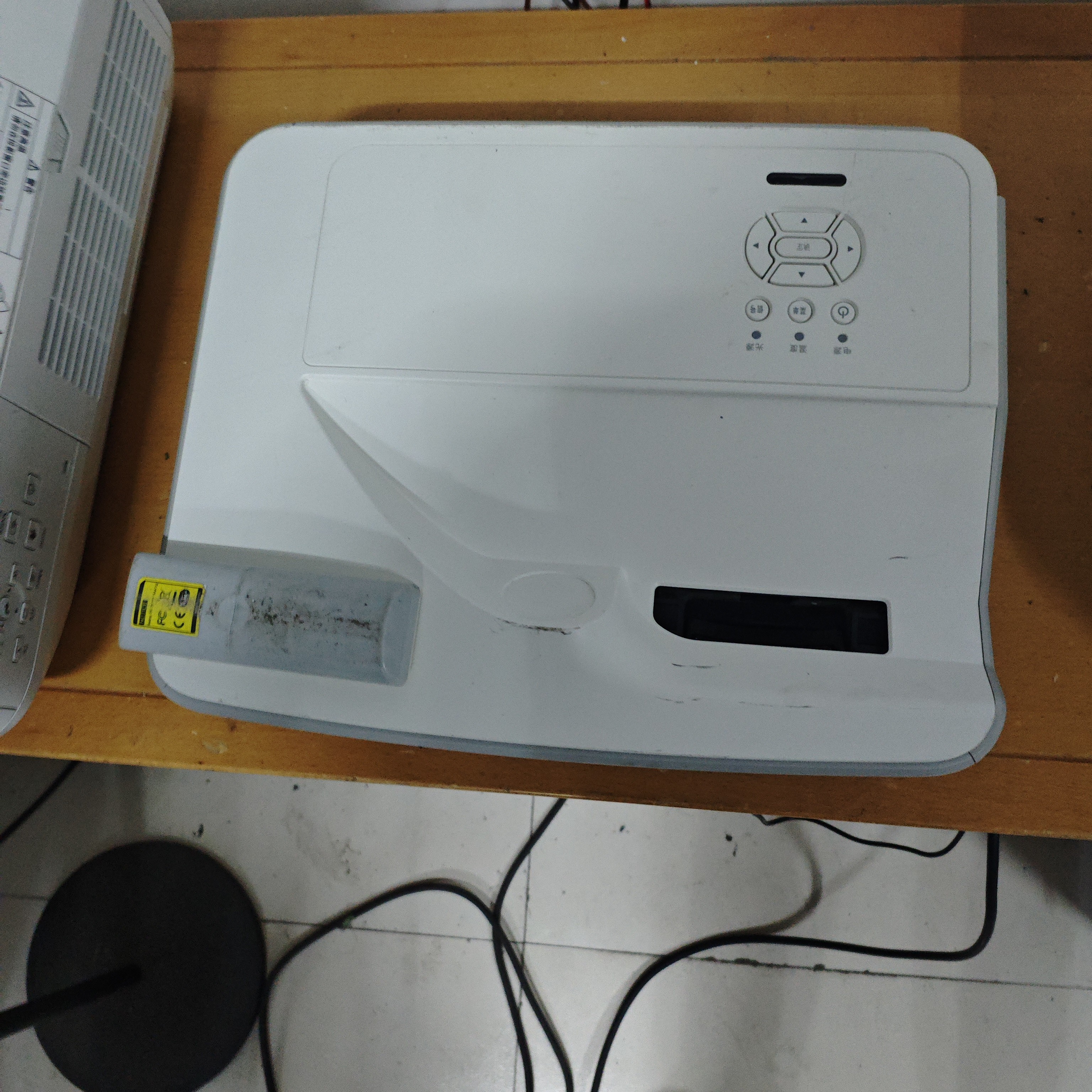 高清超短焦投影仪运费到付