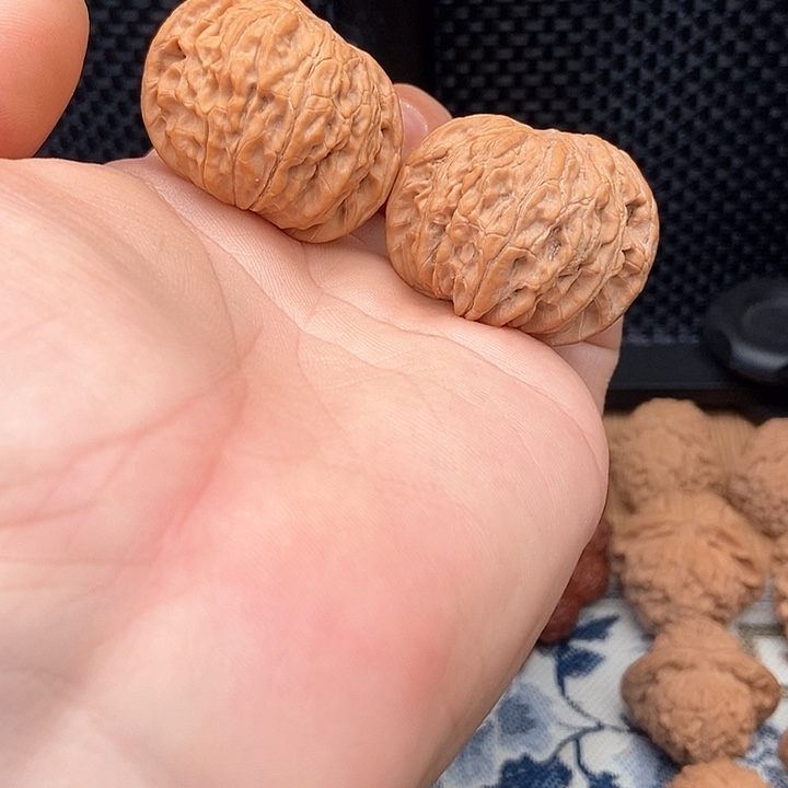 文玩核桃把件往**烟磨盘