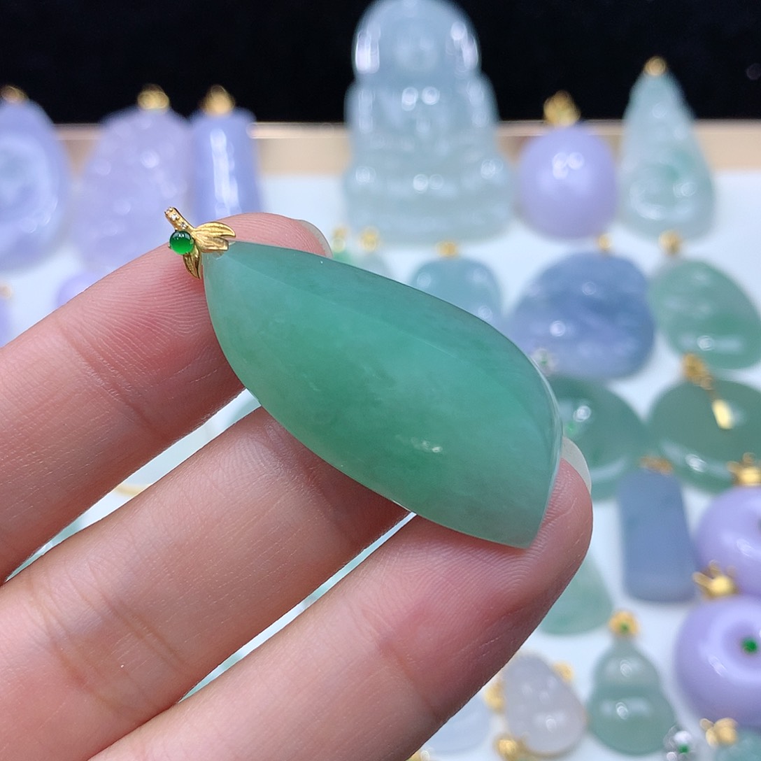 颈饰18K金镶嵌翡翠翡翠