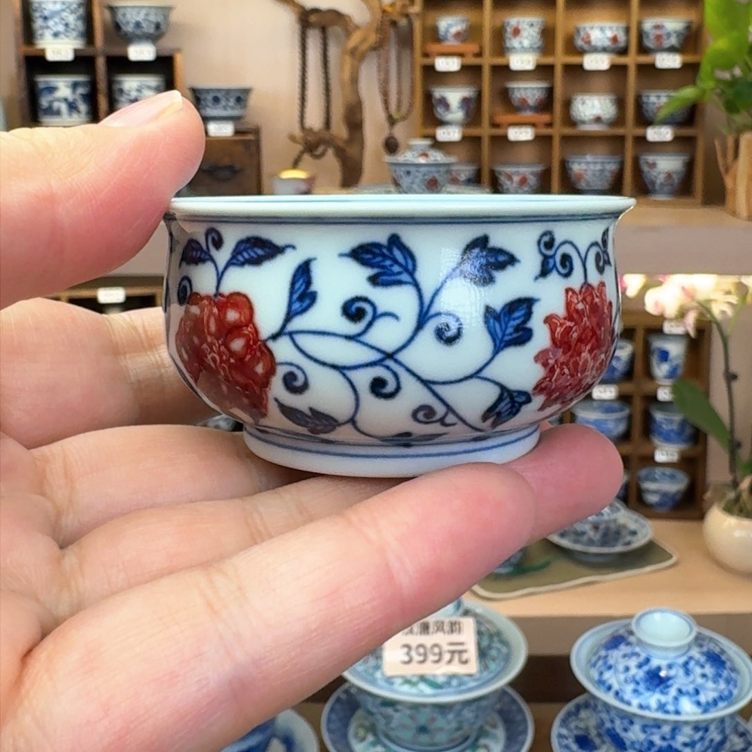 逸君堂釉里红炉式杯