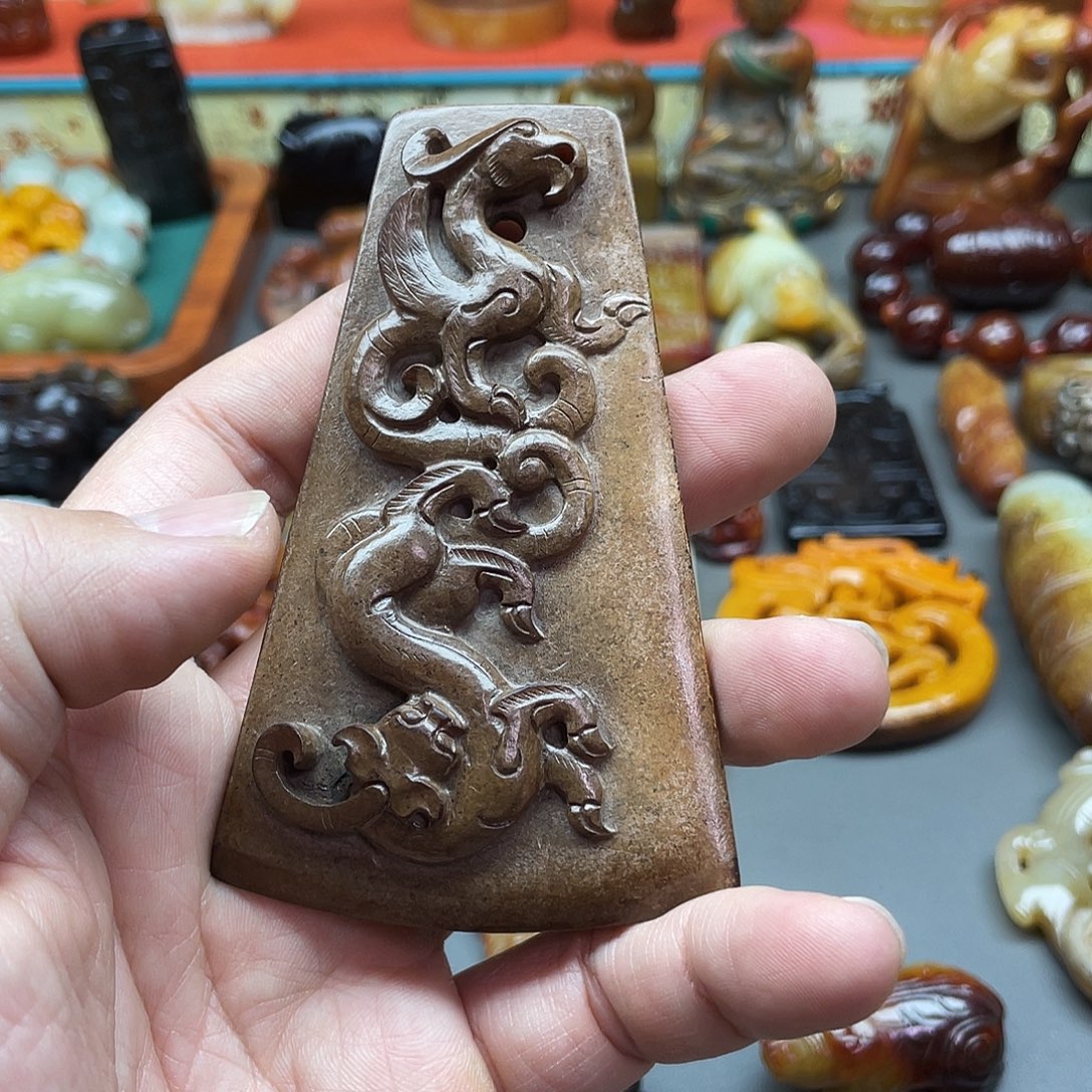 稚***虑和田玉未镶嵌颈饰