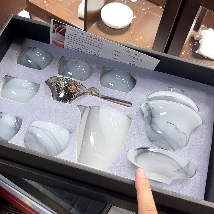 孤品茶具套装等。         