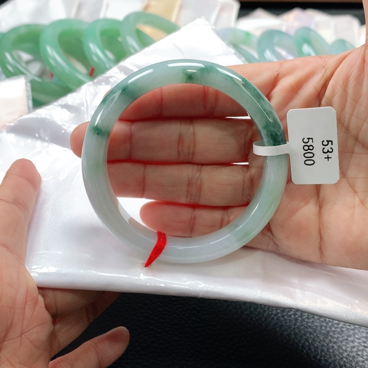 翡翠手镯未镶嵌5353535353