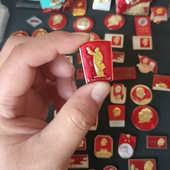 爷爷象章大放漏直播间