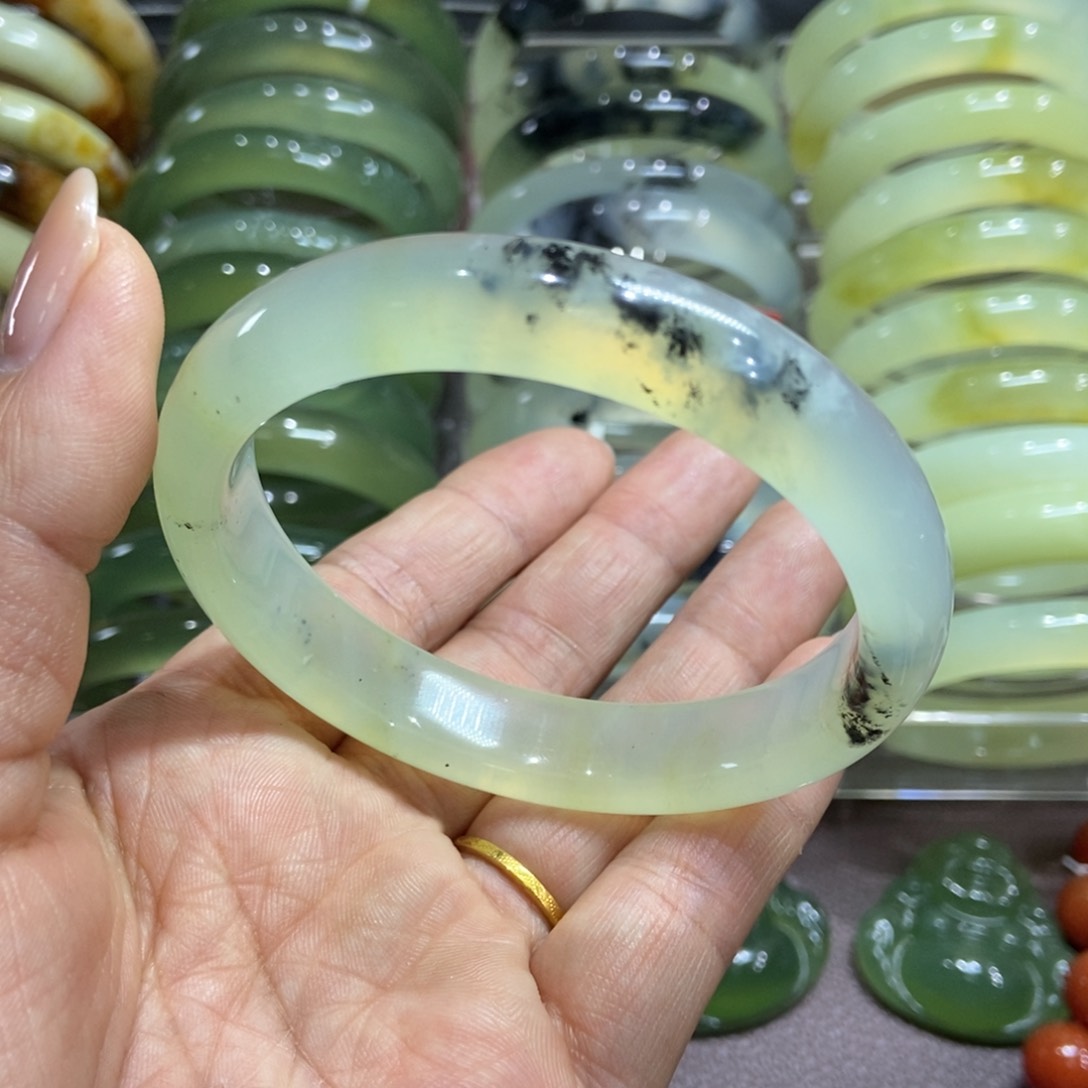 蛇纹石玉手镯未镶嵌63