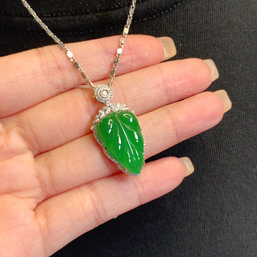 【闪购商品】翡翠18K金镶嵌吊坠(赠链)叶子