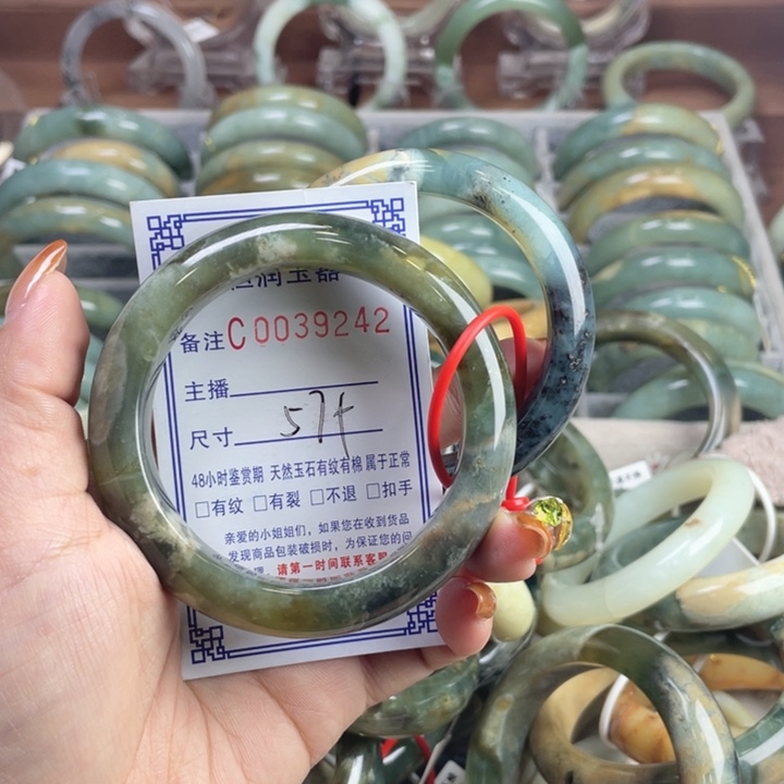 蛇纹石玉未镶嵌手镯