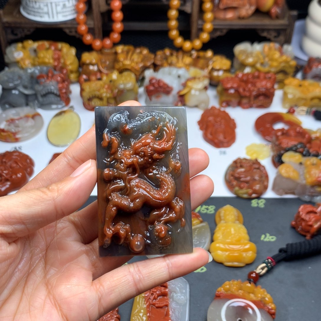 石英质玉（黄龙玉）挂件未镶嵌海****饰