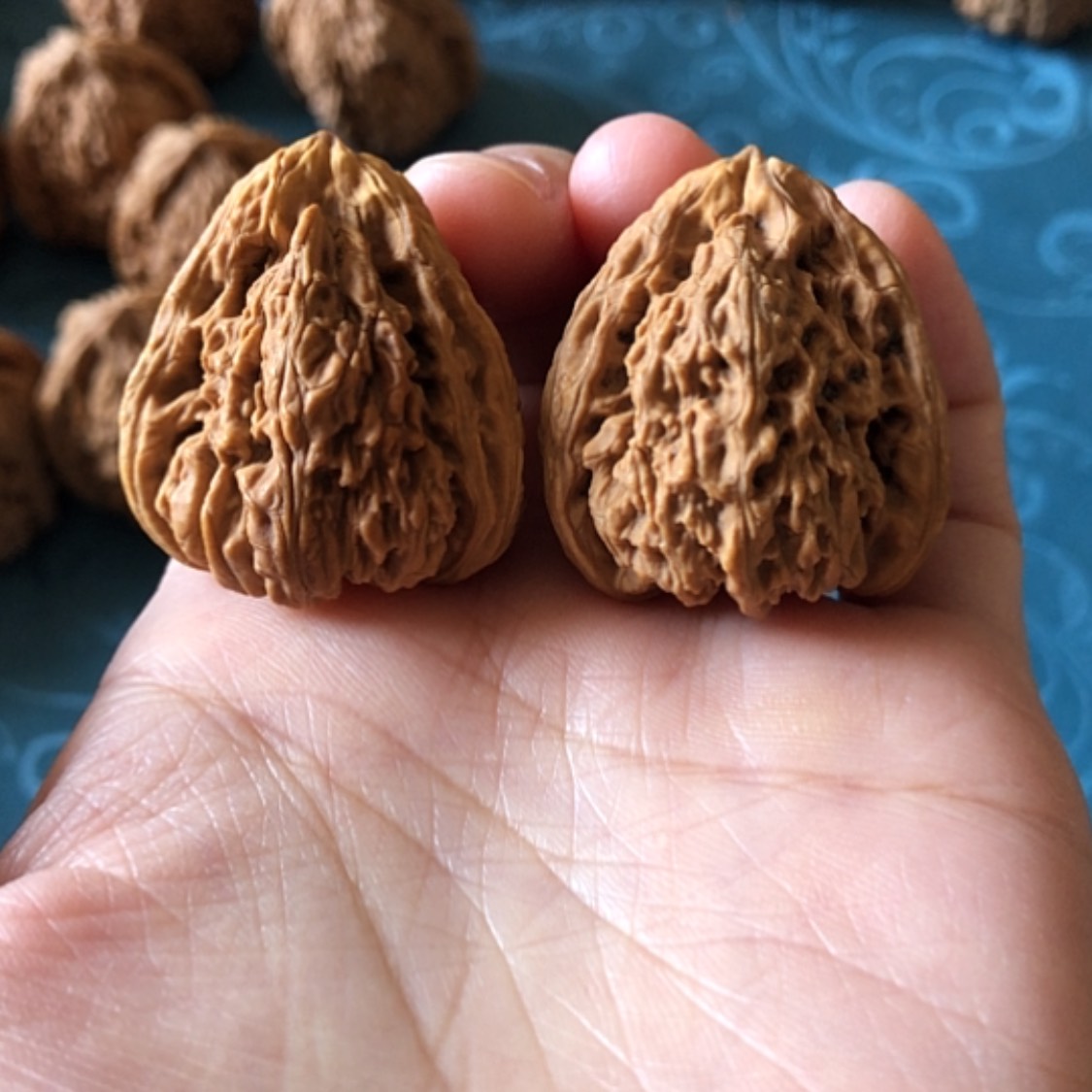 【闪购商品】文玩核桃把件有黄异形