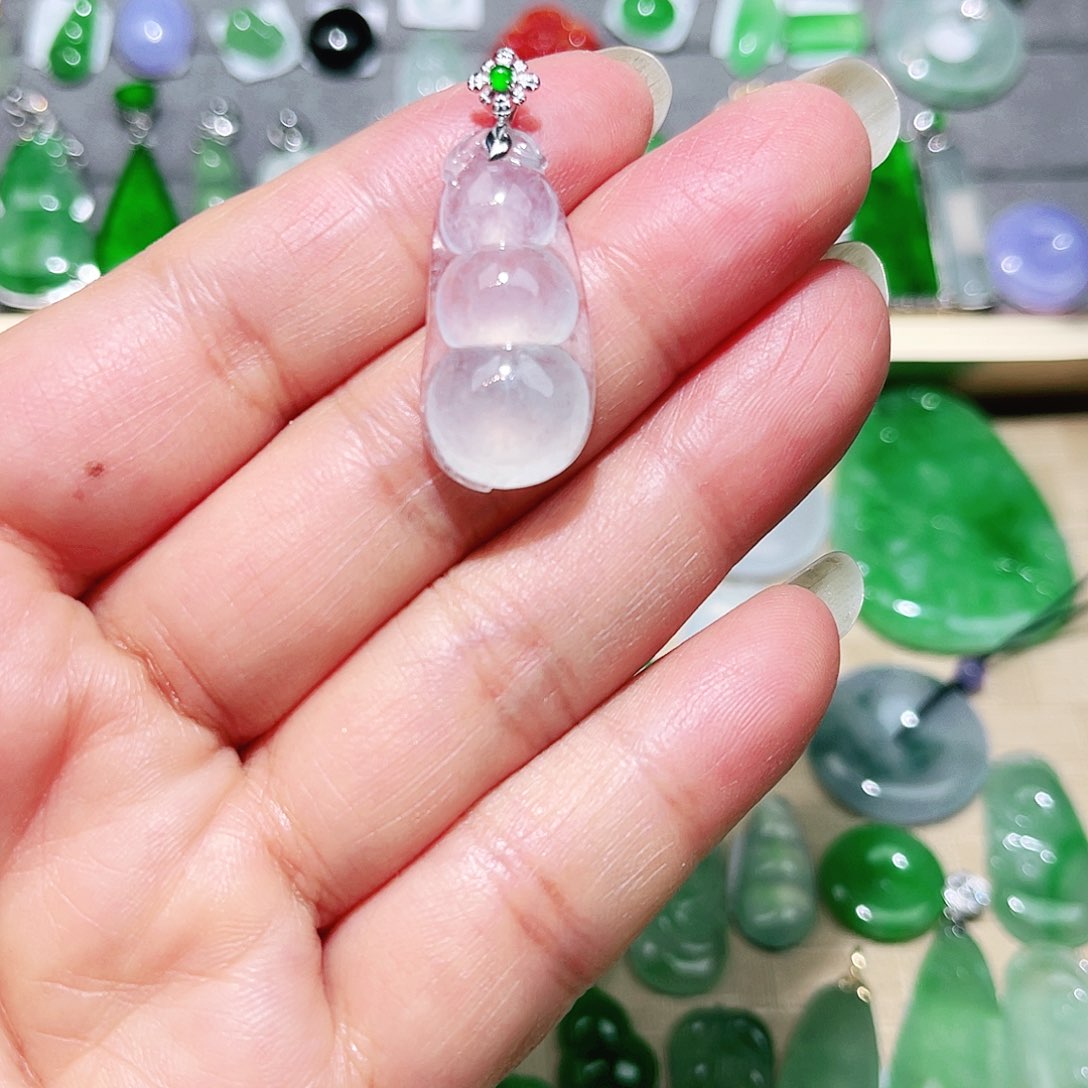 翡翠颈饰18K金镶嵌裸石