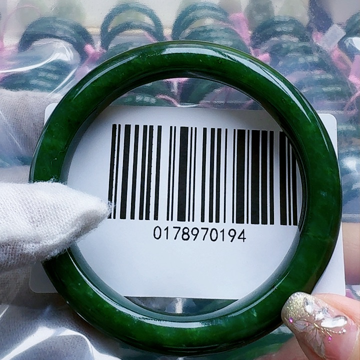 和田玉（碧玉）手镯未镶嵌6061