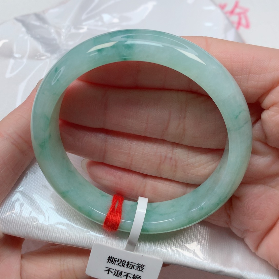 翡翠手镯未镶嵌54.7圈