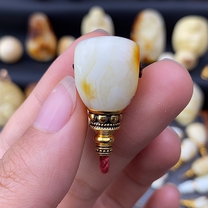 琥珀未镶嵌裸石15三通c571