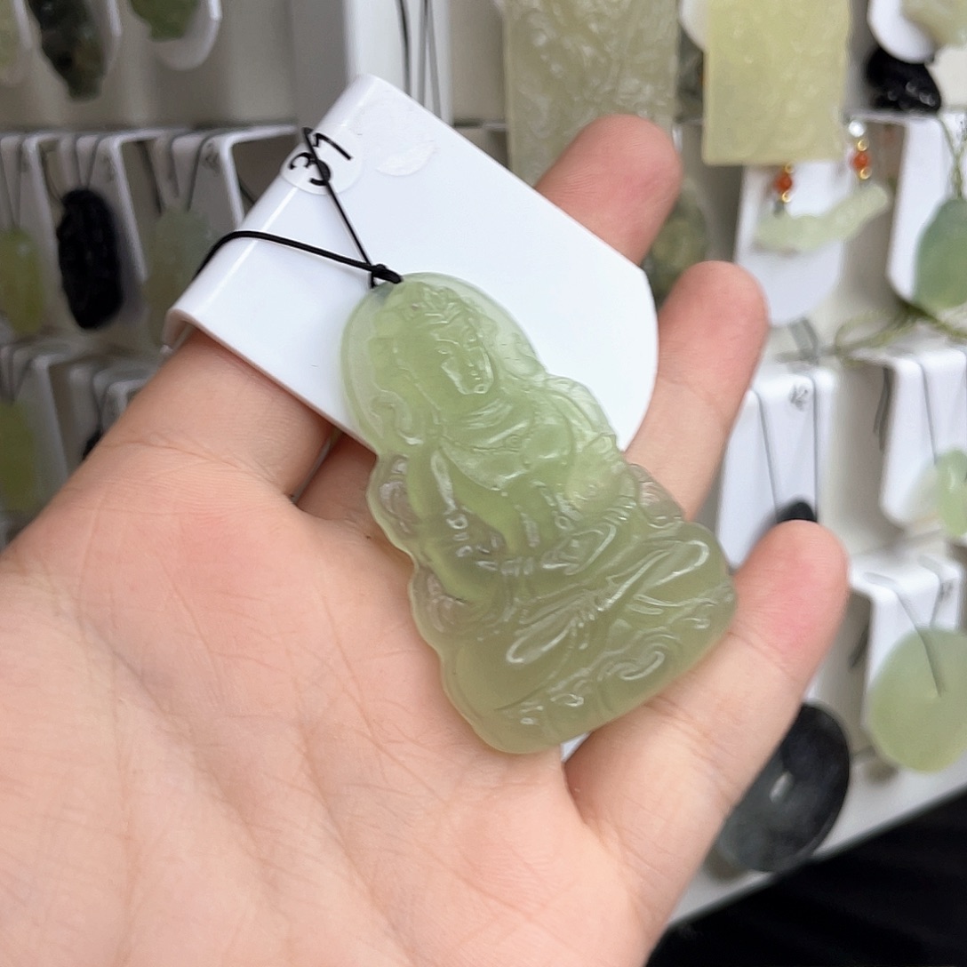 十***一未镶嵌岫玉颈饰观音