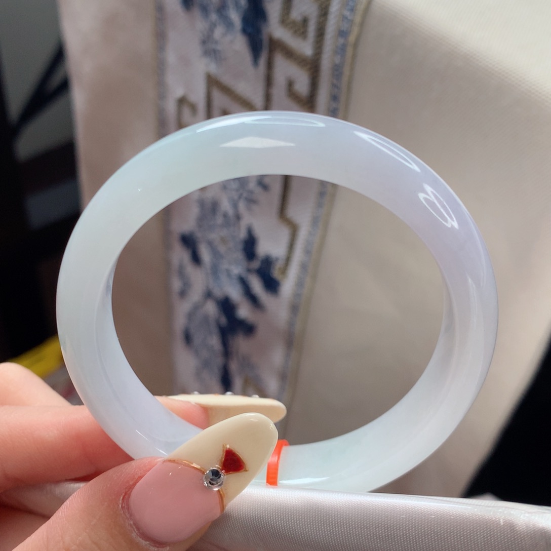 翡翠手镯未镶嵌54圈口